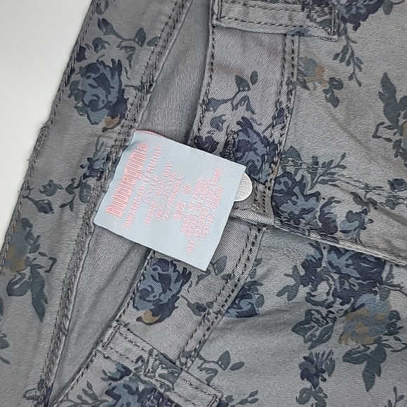 FREE with Purchase BUBBLEGUM Floral Print Skinny Jeans - Picture 4 of 7